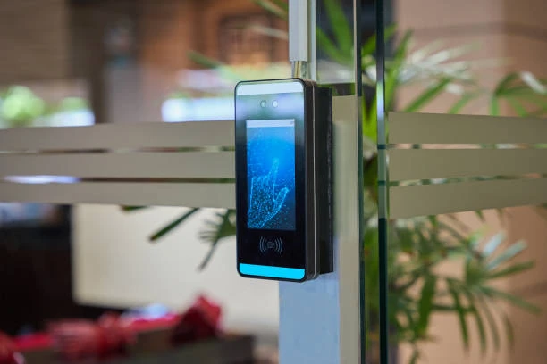 Controle de acesso por reconhecimento facial